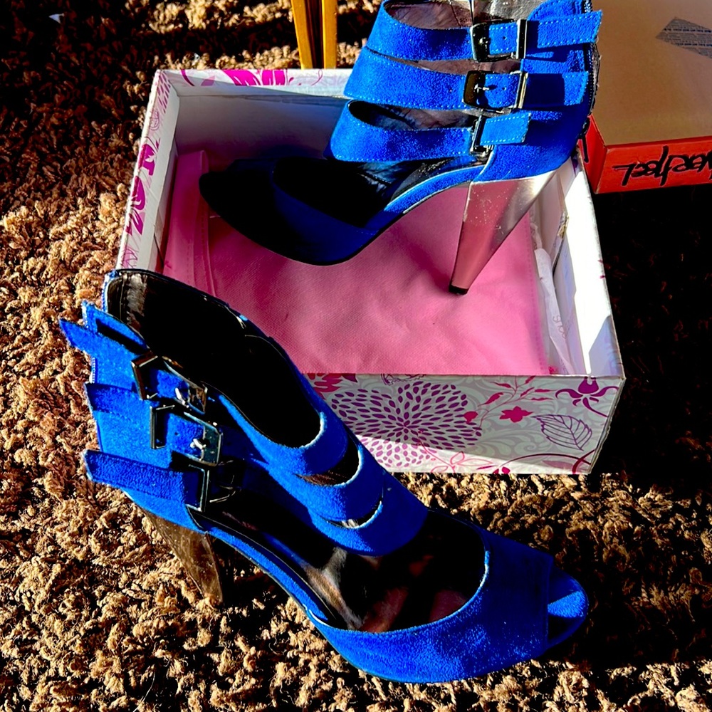 Cobalt blue, Helix heels